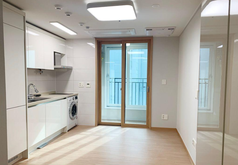 Officetel near Ewha Womans Univ. Station